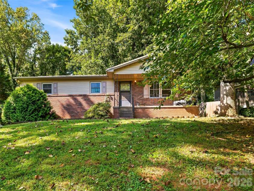 28 Fairhaven Court, Asheville, NC 28803.  MLS# CAR4415928, YatesRealty ID 48387. 