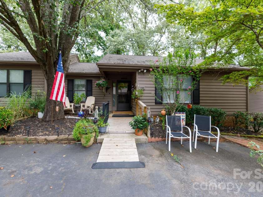 135 Cedar Hollow Street, Fort Mill, SC 29715.  MLS# CAR4420989, YatesRealty ID 48388. 
