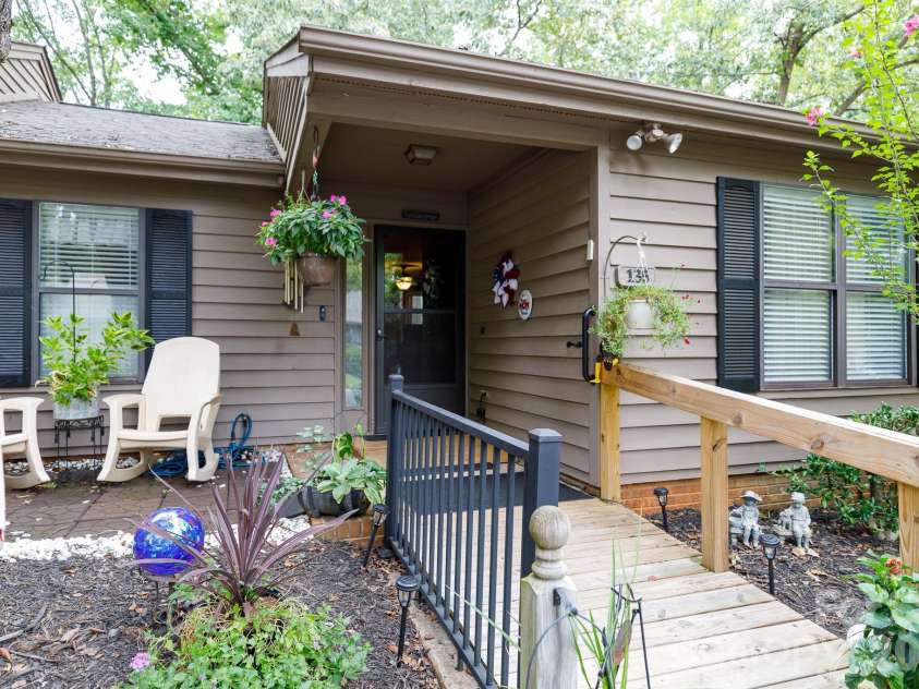 135 Cedar Hollow Street, Fort Mill, SC 29715.  MLS# CAR4420989, YatesRealty ID 48388. 