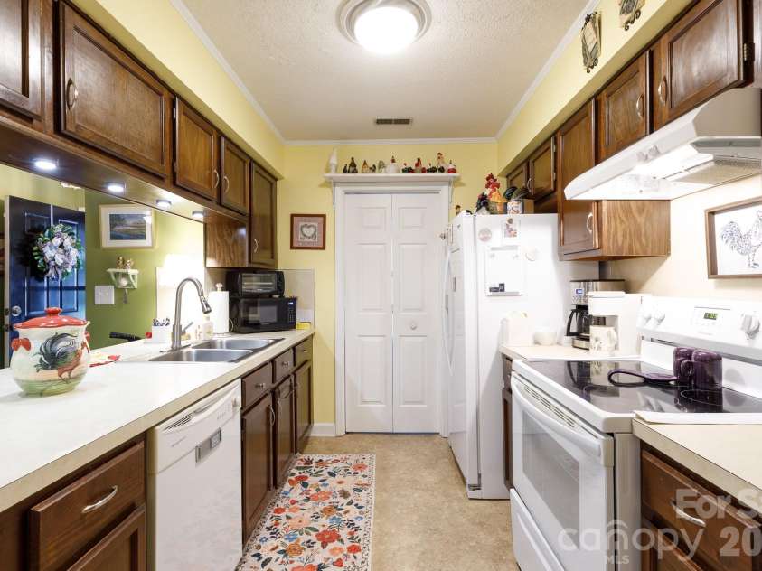 135 Cedar Hollow Street, Fort Mill, SC 29715.  MLS# CAR4420989, YatesRealty ID 48388. 