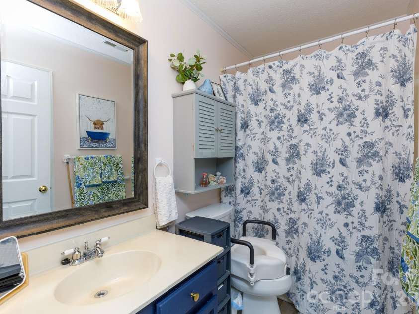 135 Cedar Hollow Street, Fort Mill, SC 29715.  MLS# CAR4420989, YatesRealty ID 48388. 
