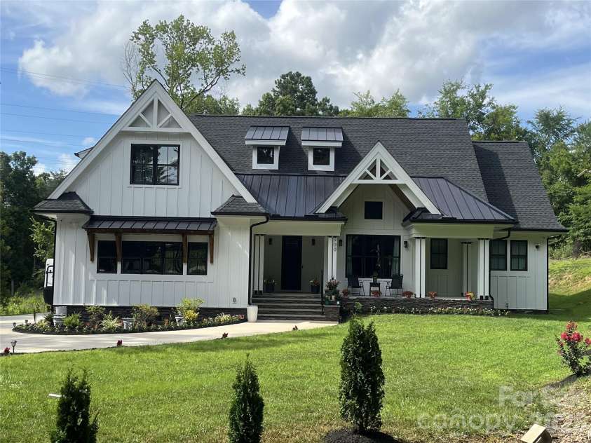 900 Houston Heights Road, Charlotte, NC 28262.  MLS# CAR4420916, YatesRealty ID 48389. 