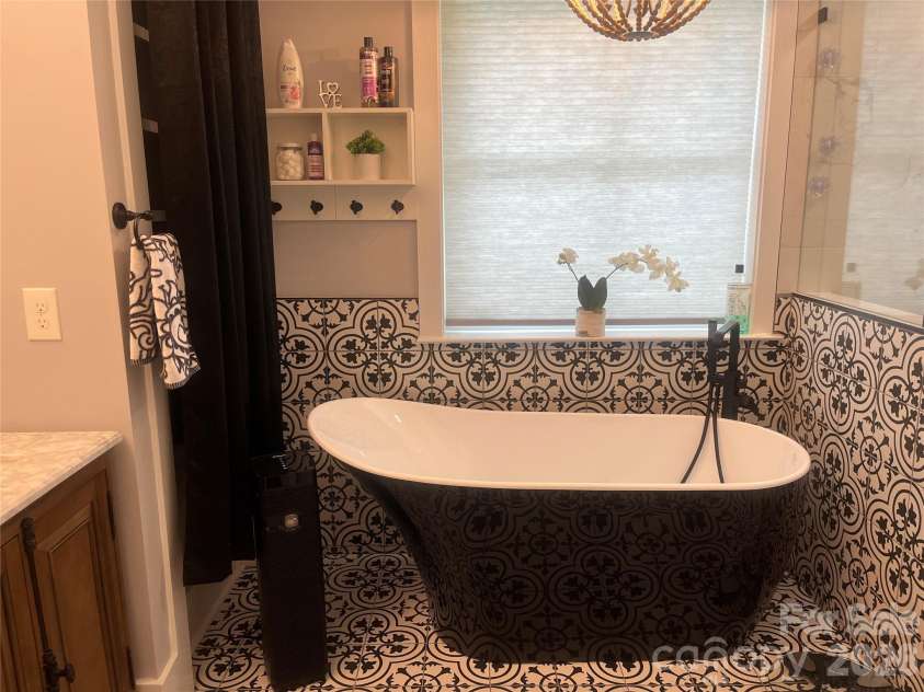 900 Houston Heights Road, Charlotte, NC 28262.  MLS# CAR4420916, YatesRealty ID 48389. 
