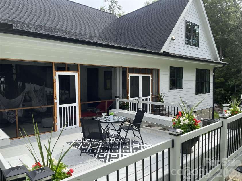 900 Houston Heights Road, Charlotte, NC 28262.  MLS# CAR4420916, YatesRealty ID 48389. 