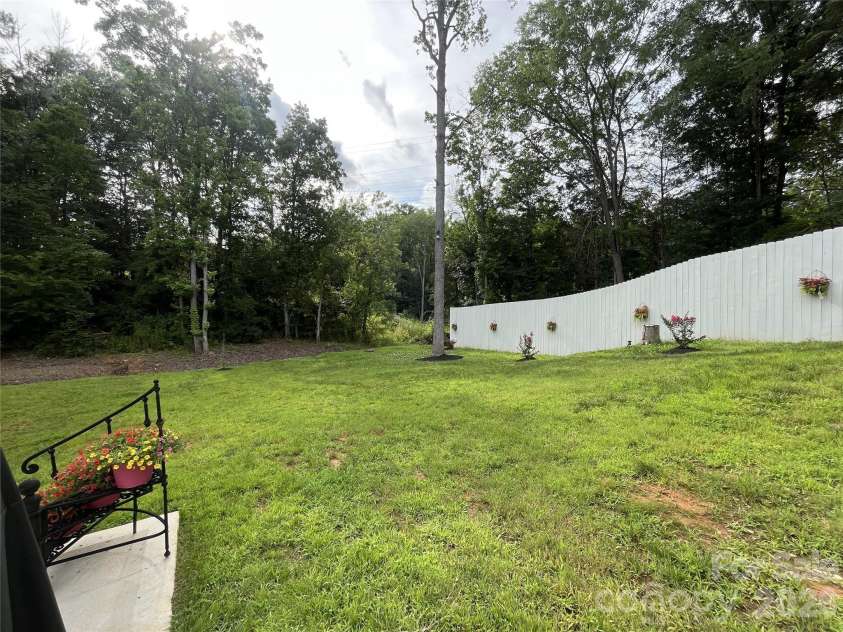 900 Houston Heights Road, Charlotte, NC 28262.  MLS# CAR4420916, YatesRealty ID 48389. 