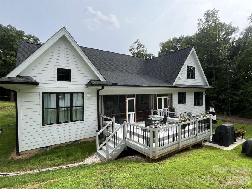 900 Houston Heights Road, Charlotte, NC 28262.  MLS# CAR4420916, YatesRealty ID 48389. 