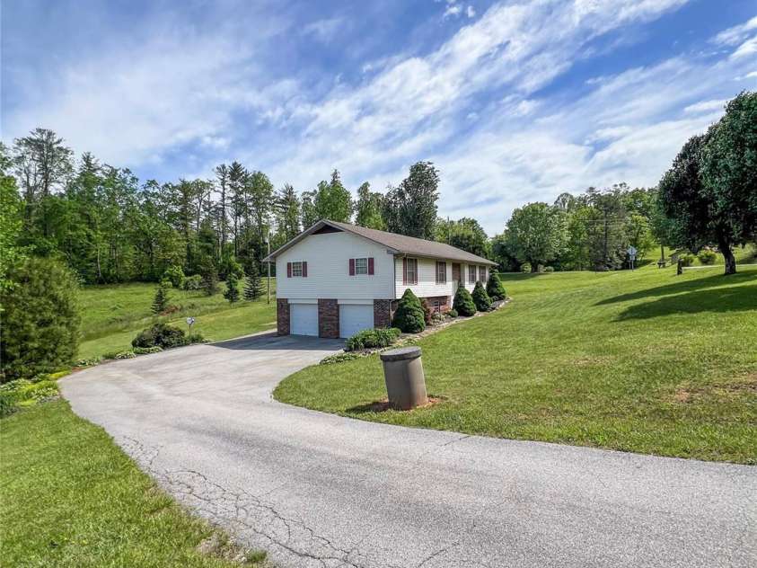 660 Halltown Road, Spruce Pine, NC 28777.  MLS# CAR4262681, YatesRealty ID 4839. 