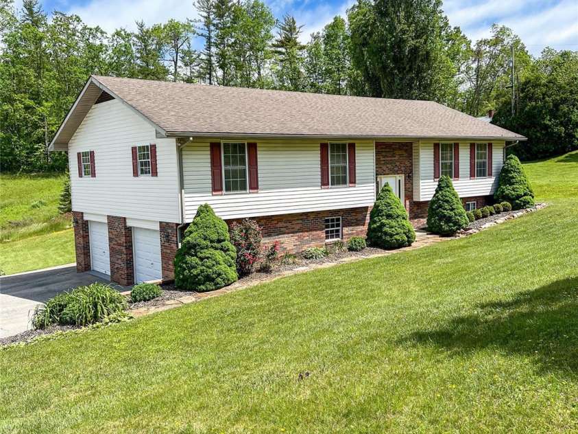 660 Halltown Road, Spruce Pine, NC 28777.  MLS# CAR4262681, YatesRealty ID 4839. 