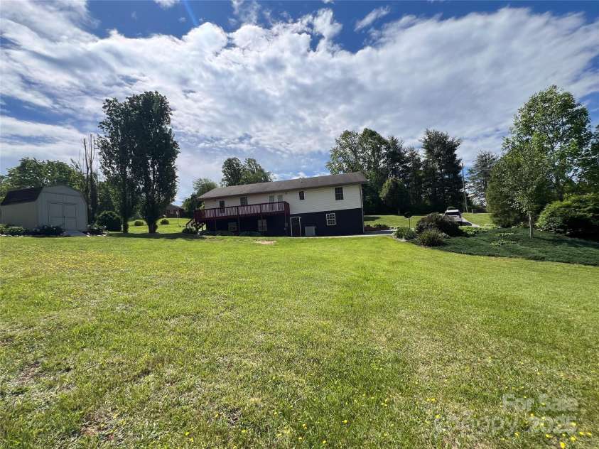 660 Halltown Road, Spruce Pine, NC 28777.  MLS# CAR4262681, YatesRealty ID 4839. 