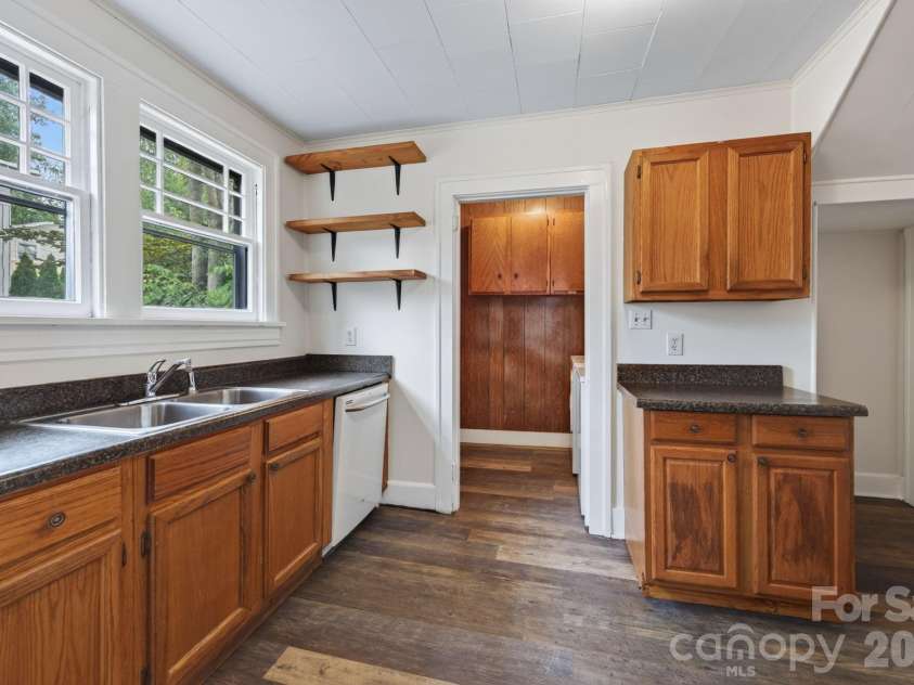203 Pennsylvania Avenue, Asheville, NC 28806.  MLS# CAR4417867, YatesRealty ID 48391. Kitchen
