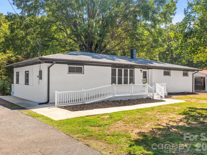 24668 Saint Martin Road, Albemarle, NC 28001.  MLS# CAR4420582, YatesRealty ID 48392. 