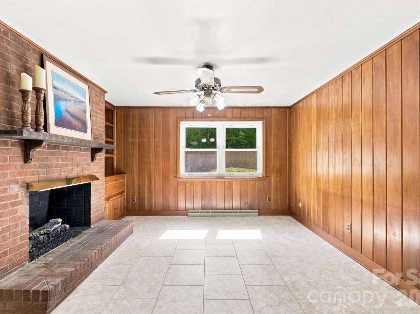 469 Sunset Drive, Winston Salem, NC 27107.  MLS# CAR4420990, YatesRealty ID 48394. 