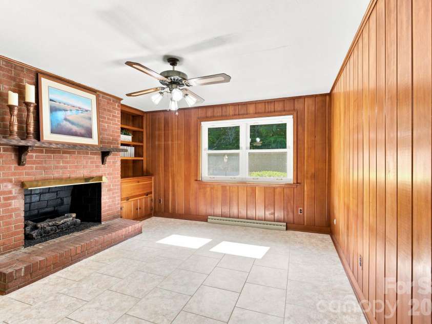 469 Sunset Drive, Winston Salem, NC 27107.  MLS# CAR4420990, YatesRealty ID 48394. 