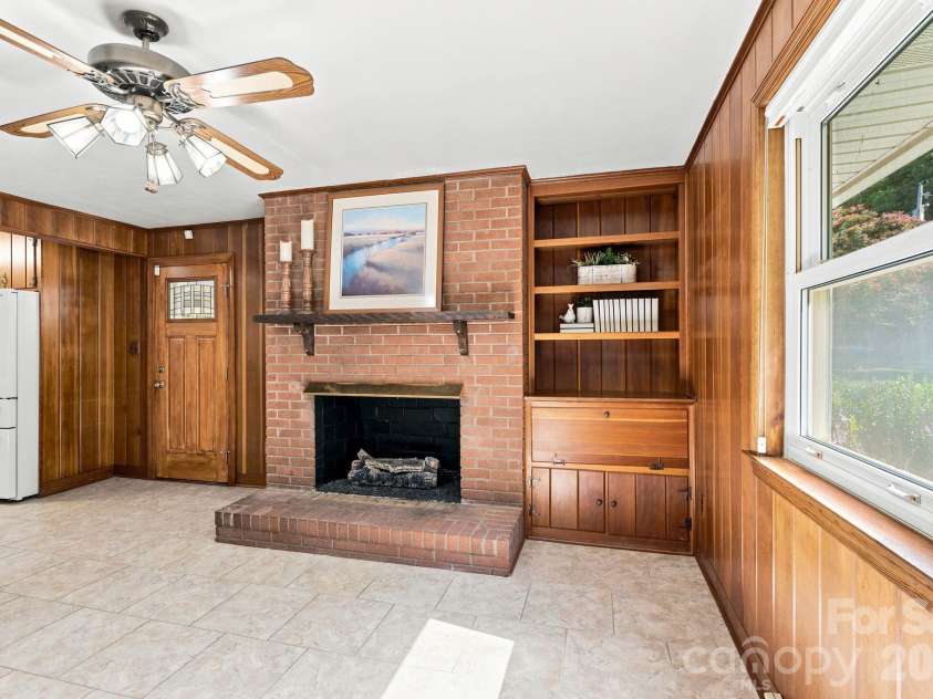 469 Sunset Drive, Winston Salem, NC 27107.  MLS# CAR4420990, YatesRealty ID 48394. 