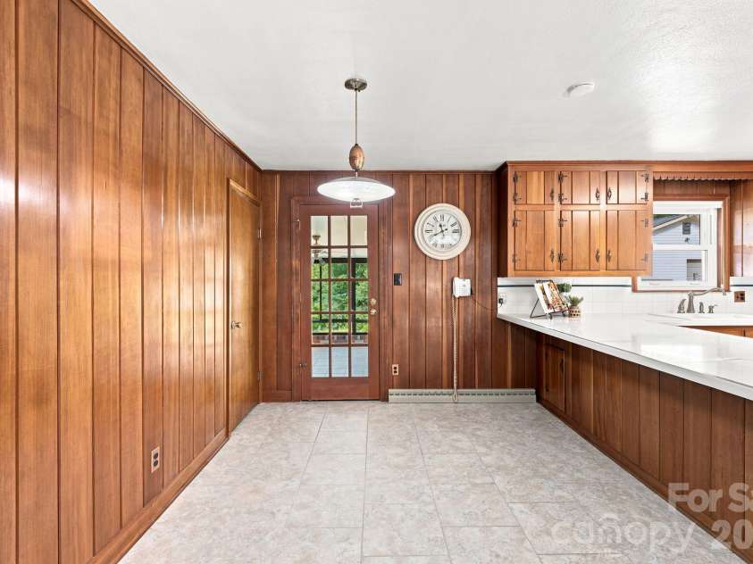 469 Sunset Drive, Winston Salem, NC 27107.  MLS# CAR4420990, YatesRealty ID 48394. 