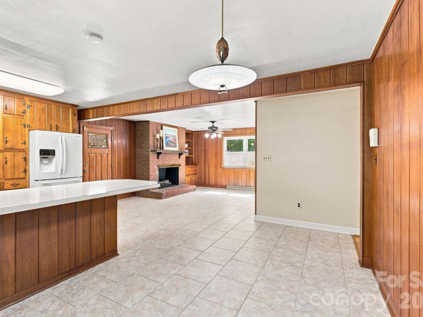 469 Sunset Drive, Winston Salem, NC 27107.  MLS# CAR4420990, YatesRealty ID 48394. 