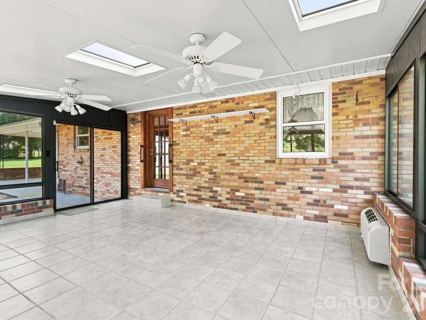 469 Sunset Drive, Winston Salem, NC 27107.  MLS# CAR4420990, YatesRealty ID 48394. 