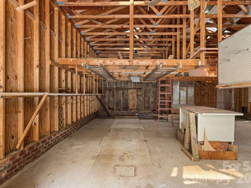 469 Sunset Drive, Winston Salem, NC 27107.  MLS# CAR4420990, YatesRealty ID 48394. 