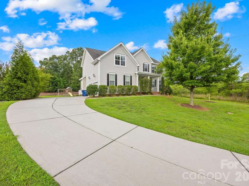 1004 Hawker Road, Matthews, NC 28104.  MLS# CAR4411741, YatesRealty ID 48396. 1004 Hawker Rd