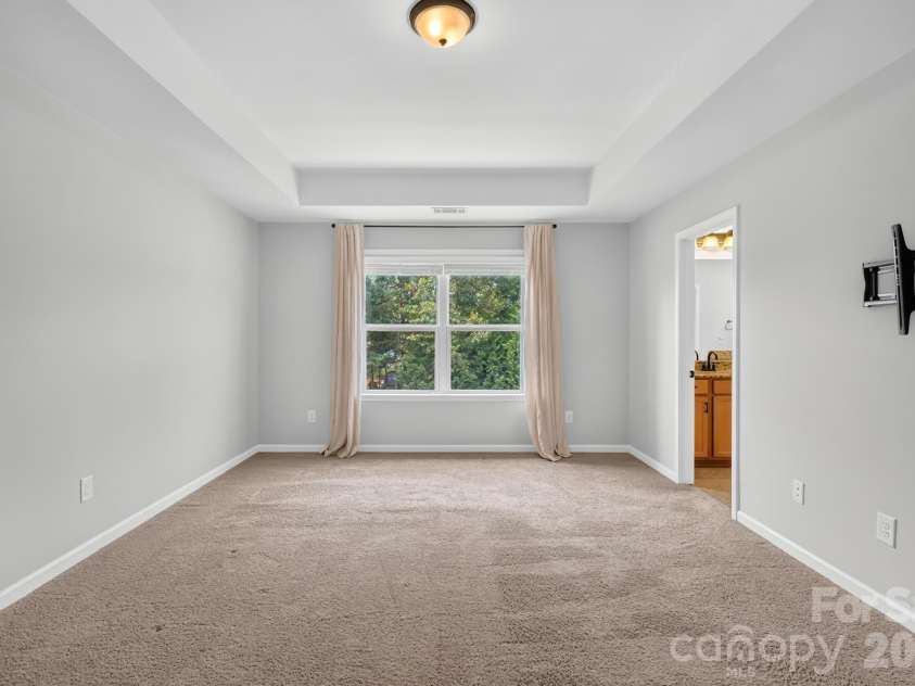 1004 Hawker Road, Matthews, NC 28104.  MLS# CAR4411741, YatesRealty ID 48396. Primary suite - total Relaxation time