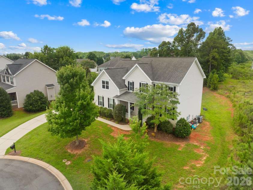 1004 Hawker Road, Matthews, NC 28104.  MLS# CAR4411741, YatesRealty ID 48396. This property features a desirable corner lot location situated on a quiet cul-de-sac