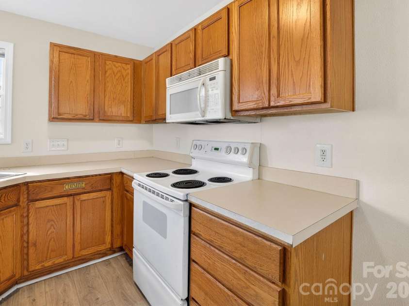 1911 Flushing Court, Charlotte, NC 28215.  MLS# CAR4421044, YatesRealty ID 48397. 