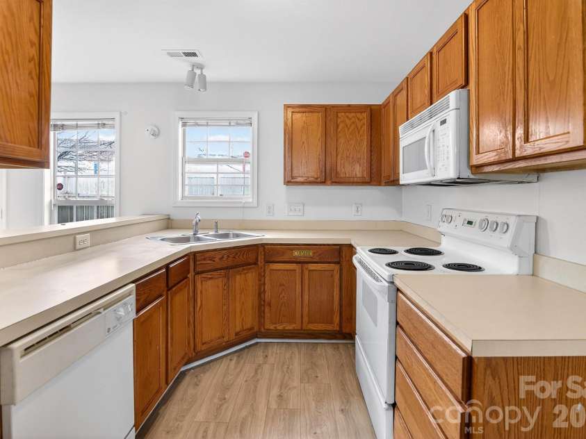 1911 Flushing Court, Charlotte, NC 28215.  MLS# CAR4421044, YatesRealty ID 48397. 