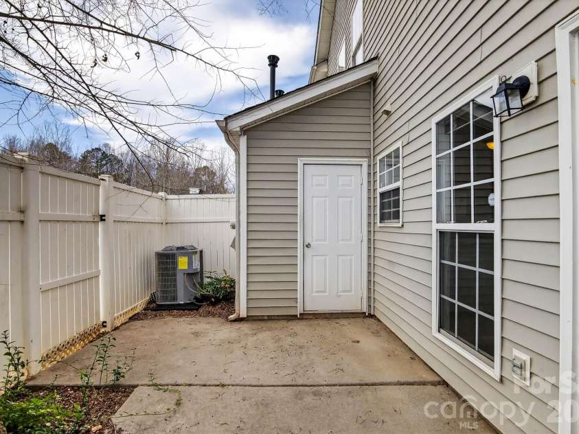 1911 Flushing Court, Charlotte, NC 28215.  MLS# CAR4421044, YatesRealty ID 48397. 