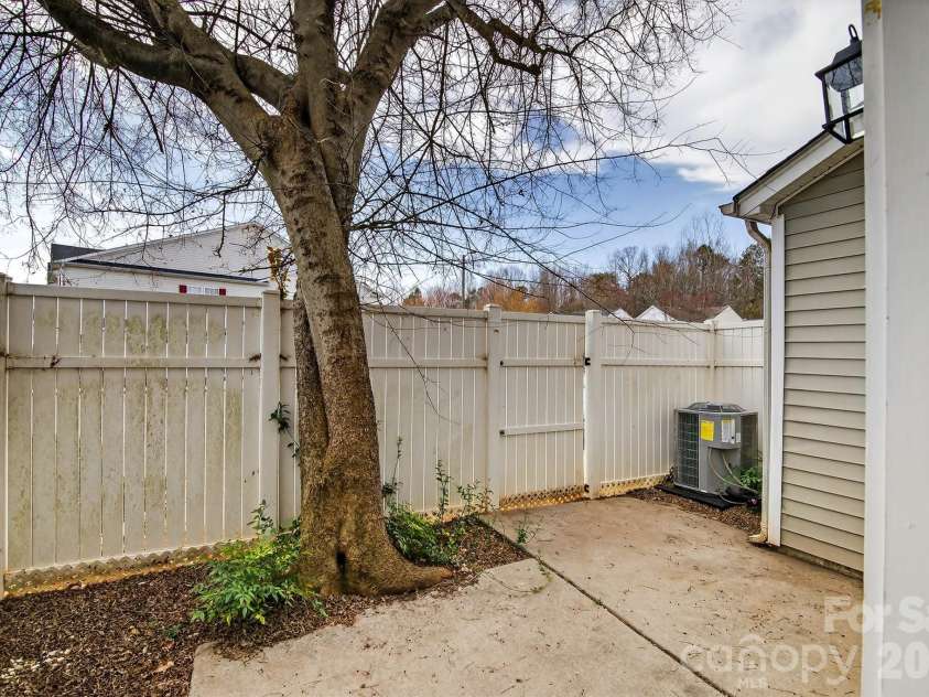 1911 Flushing Court, Charlotte, NC 28215.  MLS# CAR4421044, YatesRealty ID 48397. 