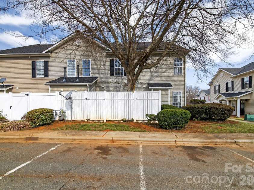 1911 Flushing Court, Charlotte, NC 28215.  MLS# CAR4421044, YatesRealty ID 48397. 