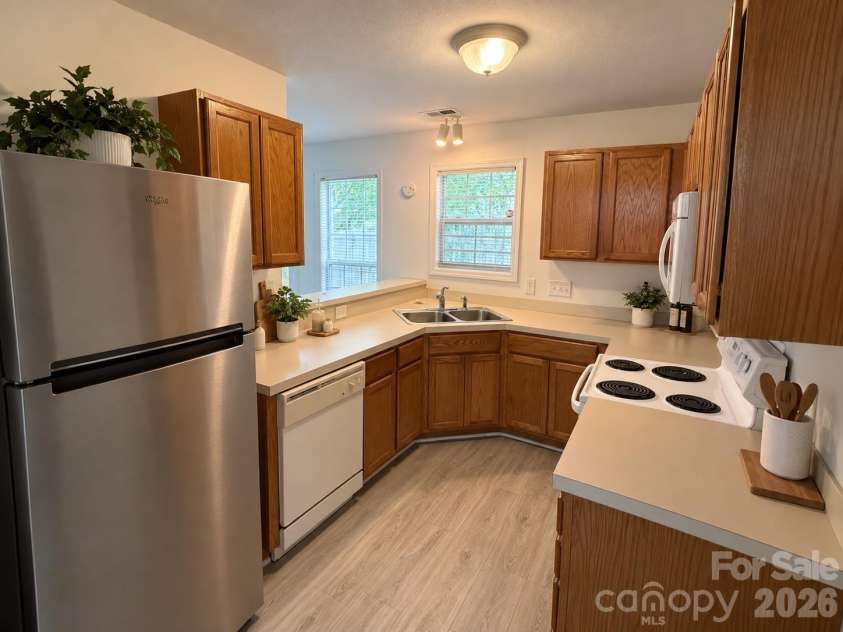1911 Flushing Court, Charlotte, NC 28215.  MLS# CAR4433392, YatesRealty ID 48397. 