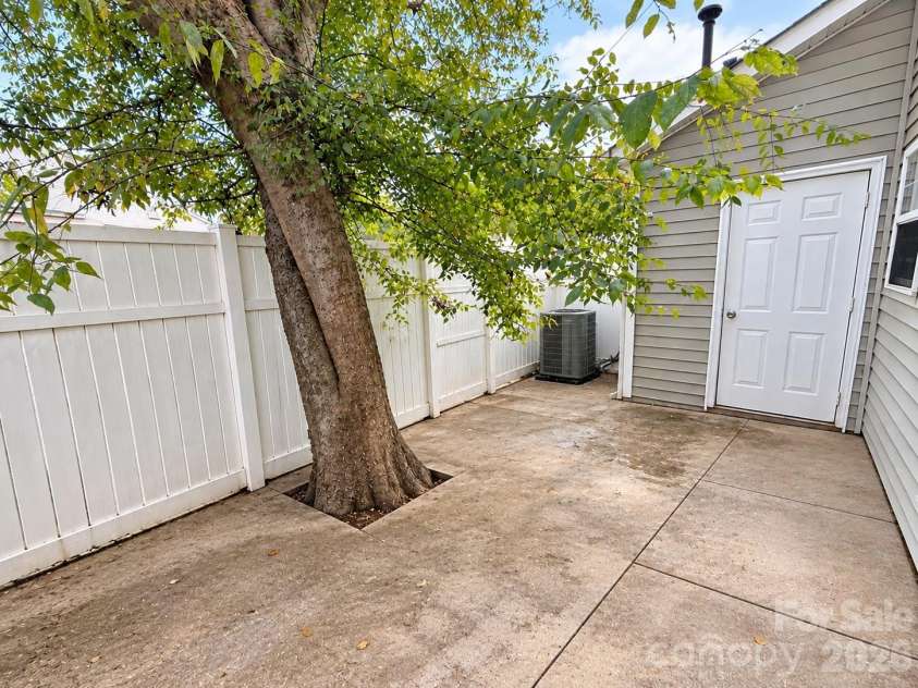 1911 Flushing Court, Charlotte, NC 28215.  MLS# CAR4433392, YatesRealty ID 48397. 
