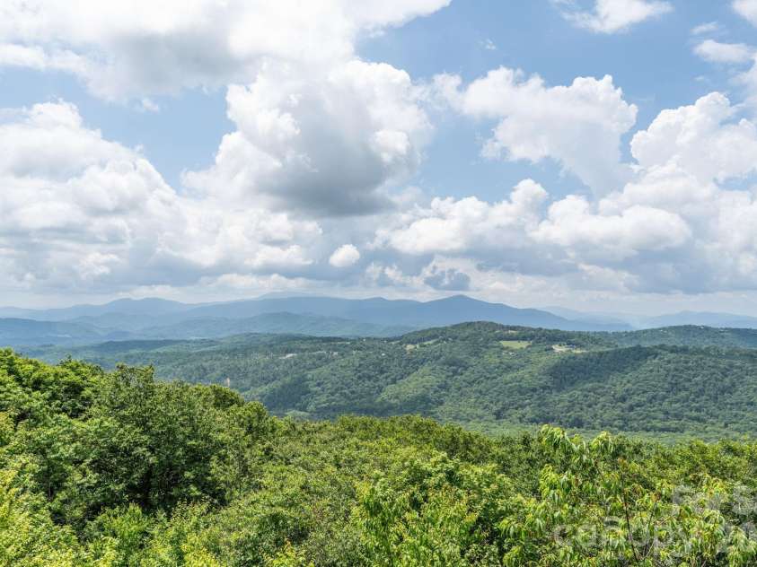 132 Rocky Top None, Sugar Mountain, NC 28604.  MLS# CAR4421054, YatesRealty ID 48399. 