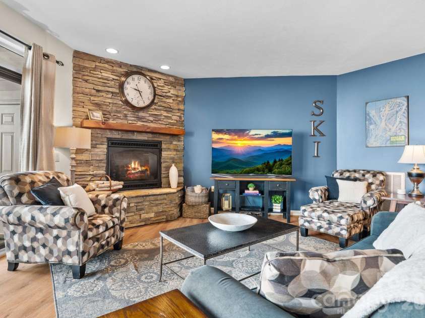 132 Rocky Top None, Sugar Mountain, NC 28604.  MLS# CAR4421054, YatesRealty ID 48399. 