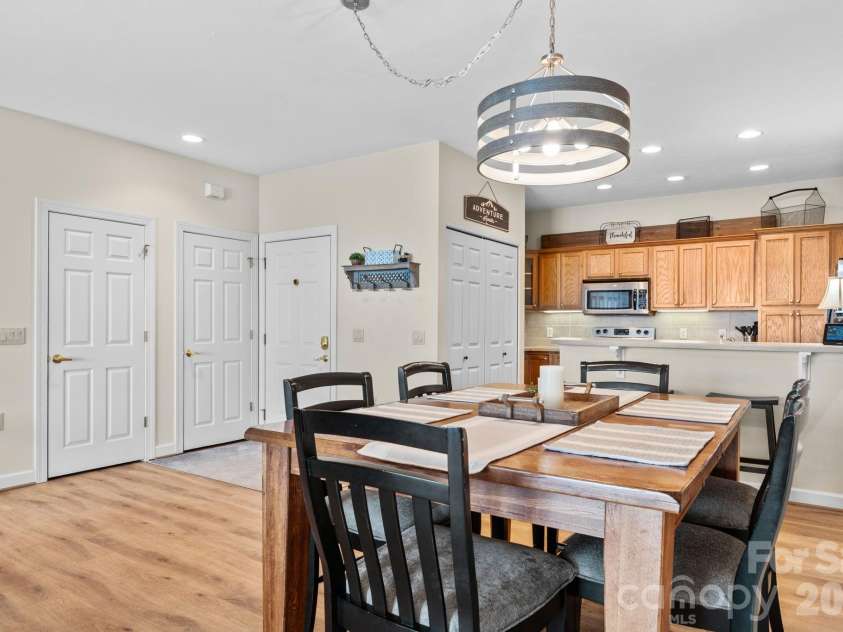 132 Rocky Top None, Sugar Mountain, NC 28604.  MLS# CAR4421054, YatesRealty ID 48399. 