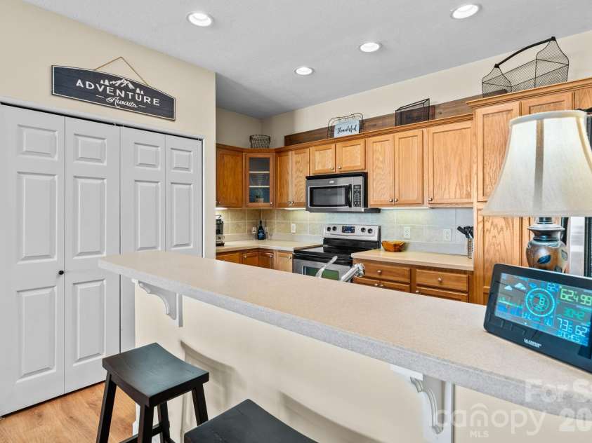 132 Rocky Top None, Sugar Mountain, NC 28604.  MLS# CAR4421054, YatesRealty ID 48399. 