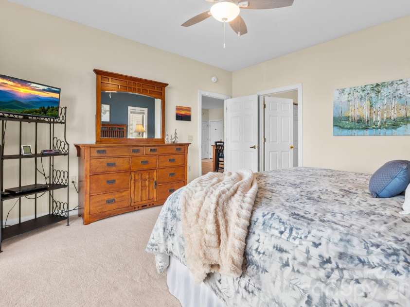 132 Rocky Top None, Sugar Mountain, NC 28604.  MLS# CAR4421054, YatesRealty ID 48399. 