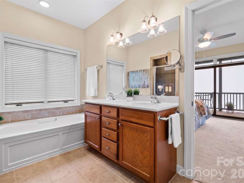 132 Rocky Top None, Sugar Mountain, NC 28604.  MLS# CAR4421054, YatesRealty ID 48399. 