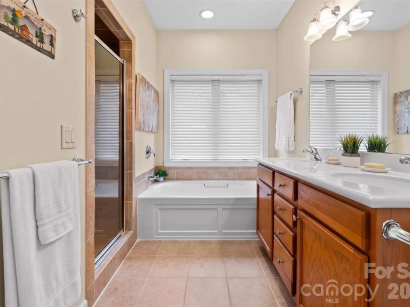 132 Rocky Top None, Sugar Mountain, NC 28604.  MLS# CAR4421054, YatesRealty ID 48399. 
