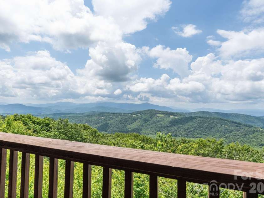 132 Rocky Top None, Sugar Mountain, NC 28604.  MLS# CAR4421054, YatesRealty ID 48399. 