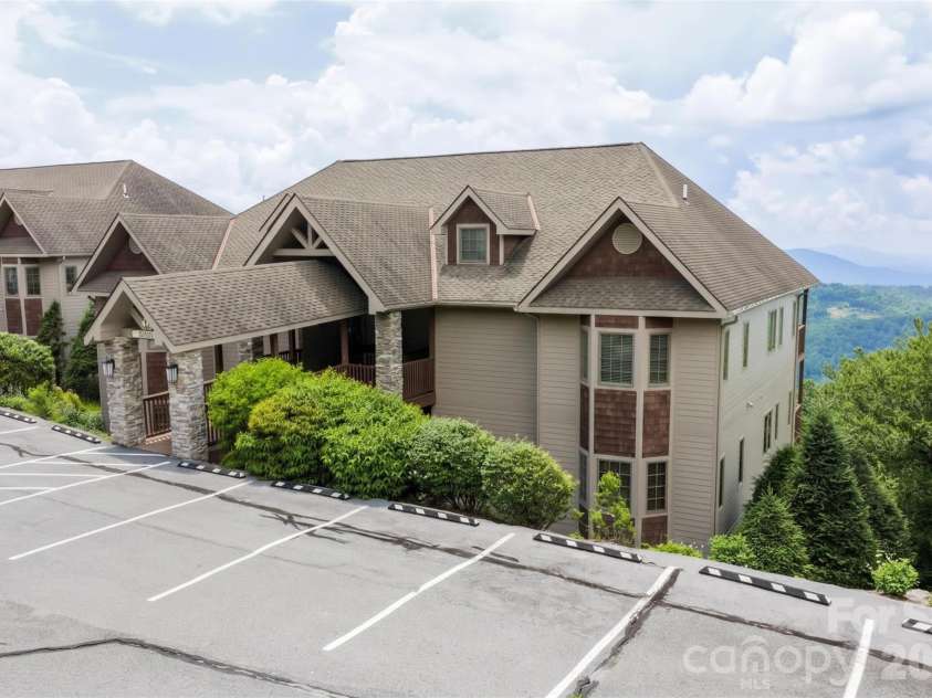 132 Rocky Top None, Sugar Mountain, NC 28604.  MLS# CAR4421054, YatesRealty ID 48399. 