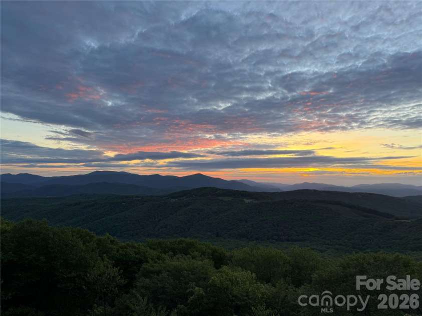 132 Rocky Top None, Sugar Mountain, NC 28604.  MLS# CAR4421054, YatesRealty ID 48399. 