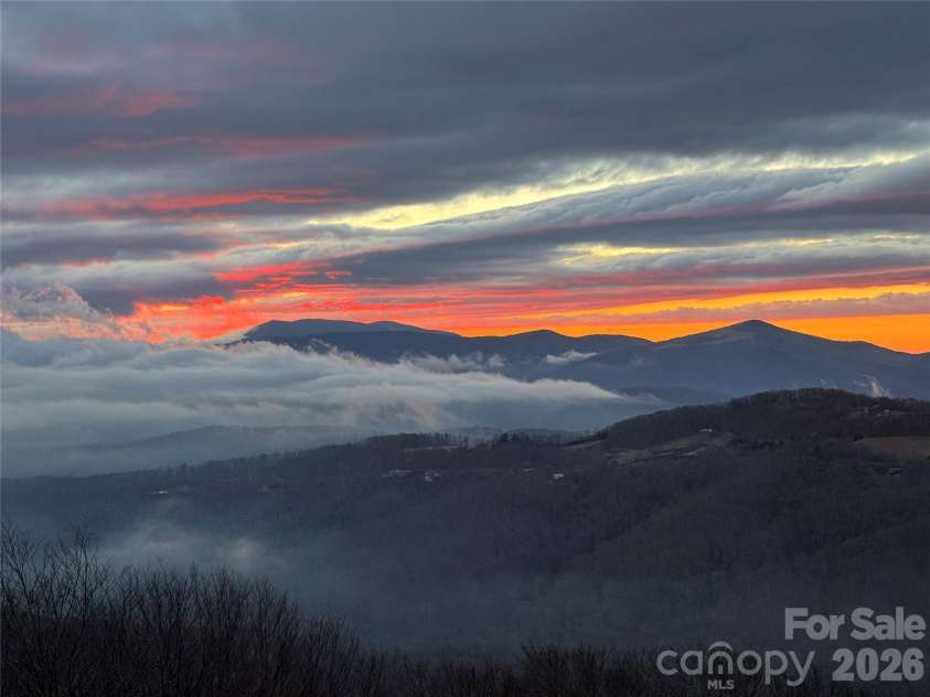 132 Rocky Top None, Sugar Mountain, NC 28604.  MLS# CAR4421054, YatesRealty ID 48399. 