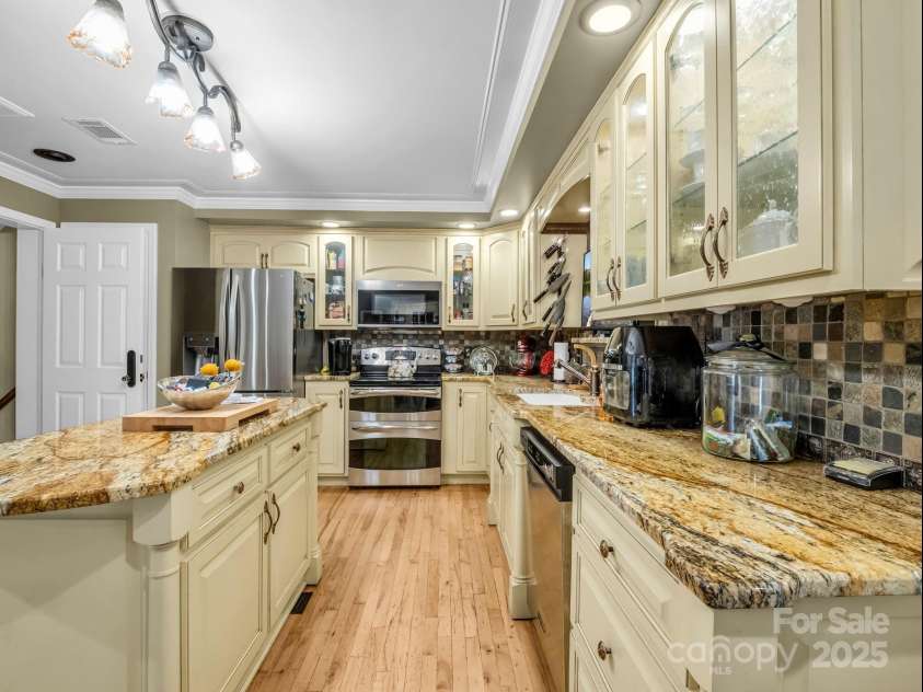 1102 Mountain Road, Bostic, NC 28018.  MLS# CAR4318780, YatesRealty ID 484. Beautiful kitchen