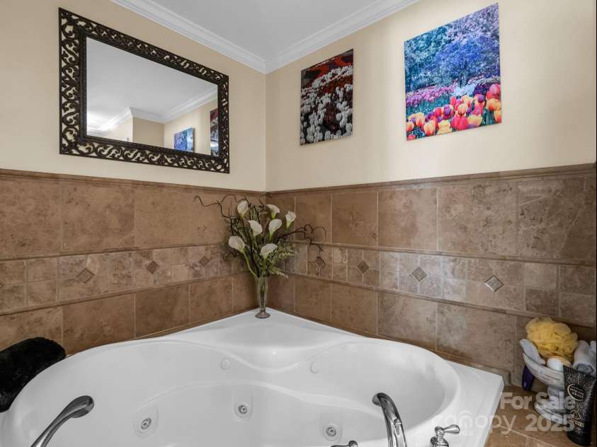 1102 Mountain Road, Bostic, NC 28018.  MLS# CAR4318780, YatesRealty ID 484. Jetted tub