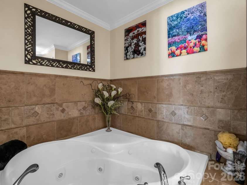 1102 Mountain Road, Bostic, NC 28018.  MLS# CAR4318780, YatesRealty ID 484. Jetted tub