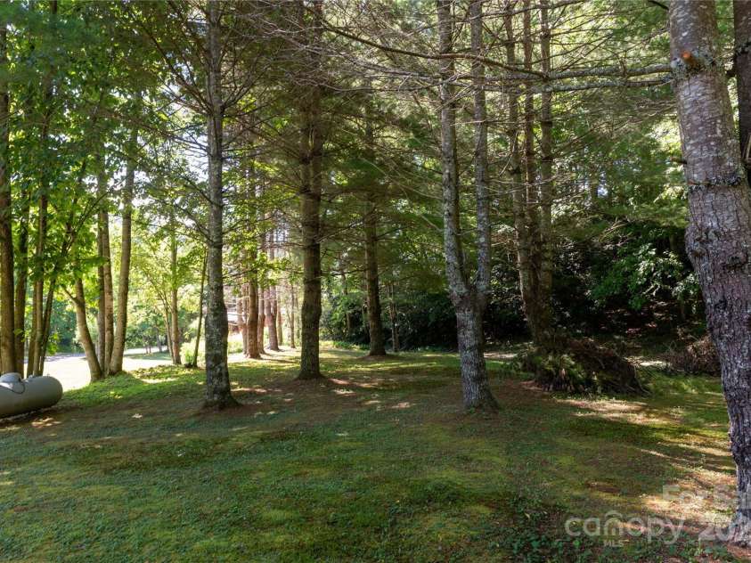 1220 Rock Creek Road, Burnsville, NC 28714.  MLS# CAR4173140, YatesRealty ID 484. 