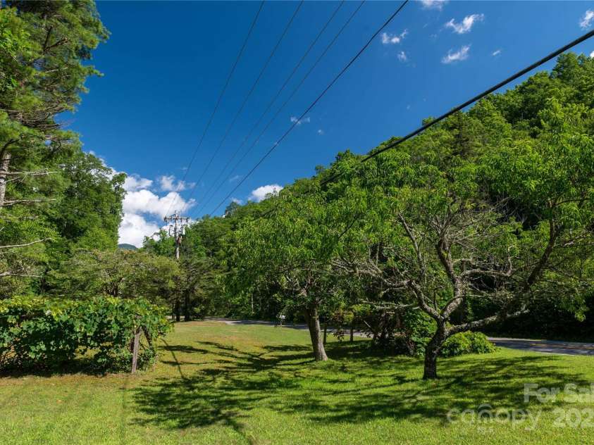 1220 Rock Creek Road, Burnsville, NC 28714.  MLS# CAR4173140, YatesRealty ID 484. 