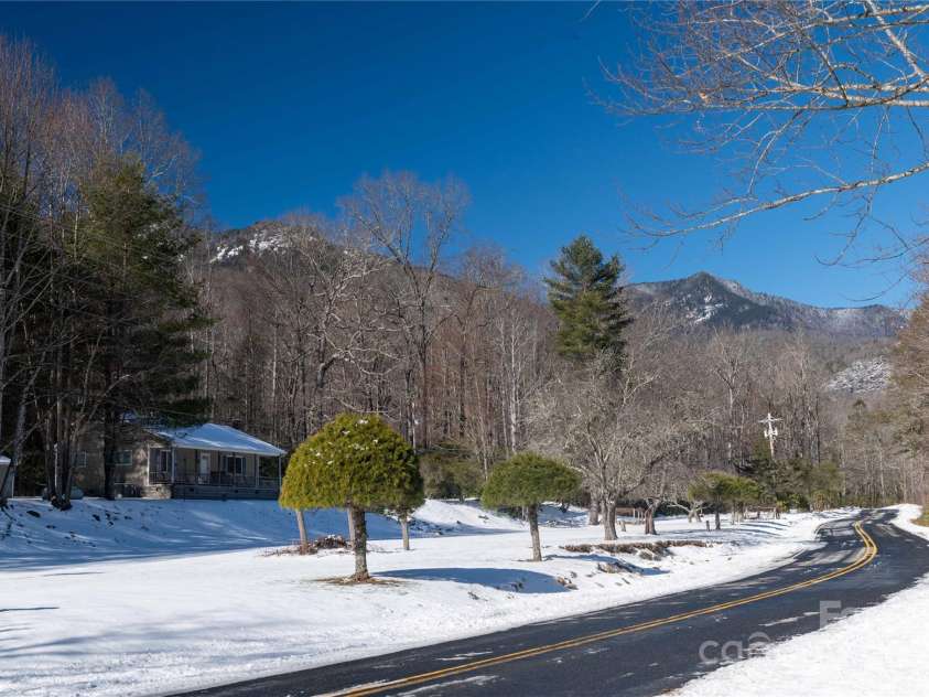 1220 Rock Creek Road, Burnsville, NC 28714.  MLS# CAR4173140, YatesRealty ID 484. 