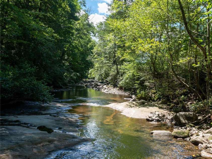 1220 Rock Creek Road, Burnsville, NC 28714.  MLS# CAR4173140, YatesRealty ID 484. 